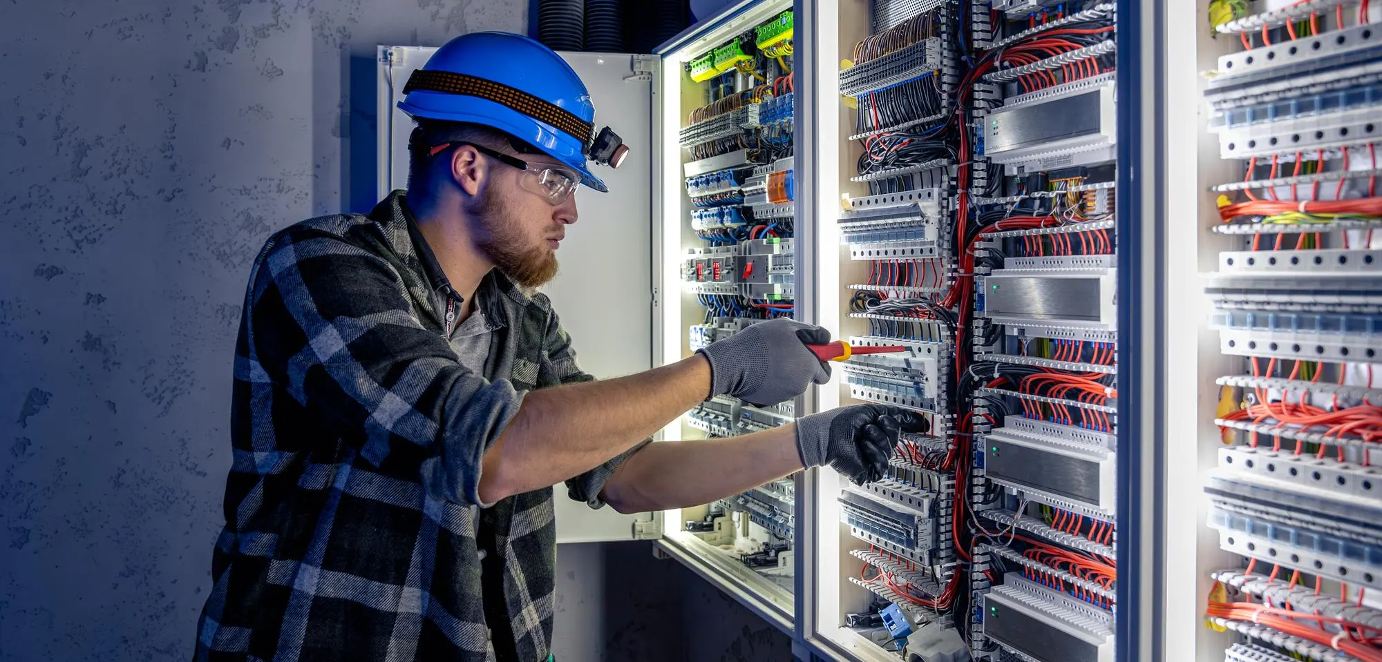 Why Hire Industrial Electrical Contractors Sunshine Coast?